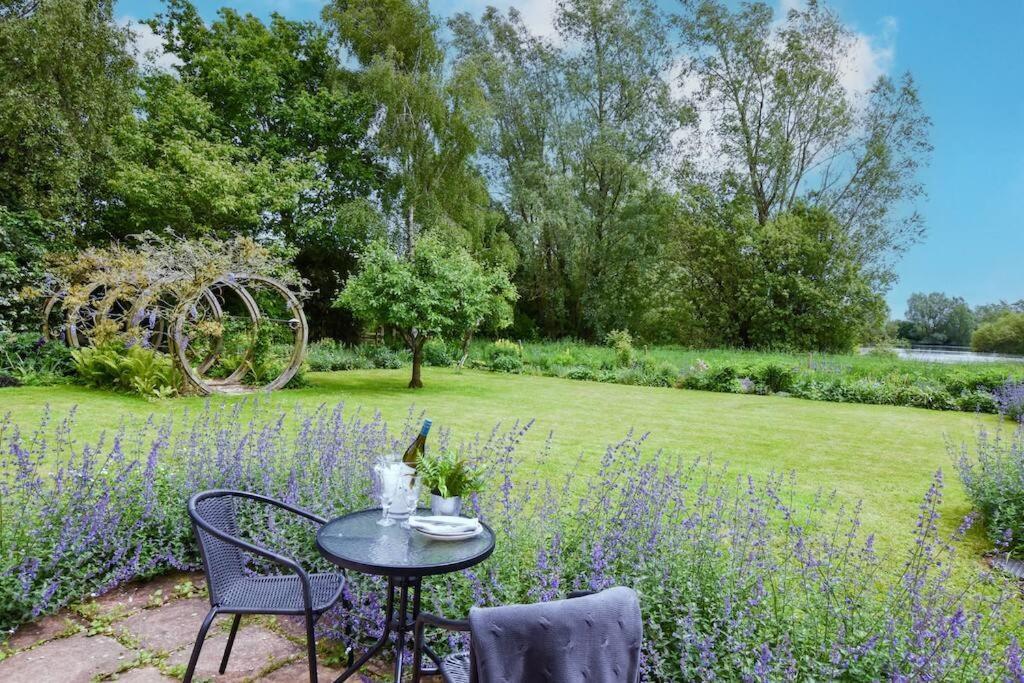 The Hideaway @ Flagham Cottage. Malmesbury Kültér fotó